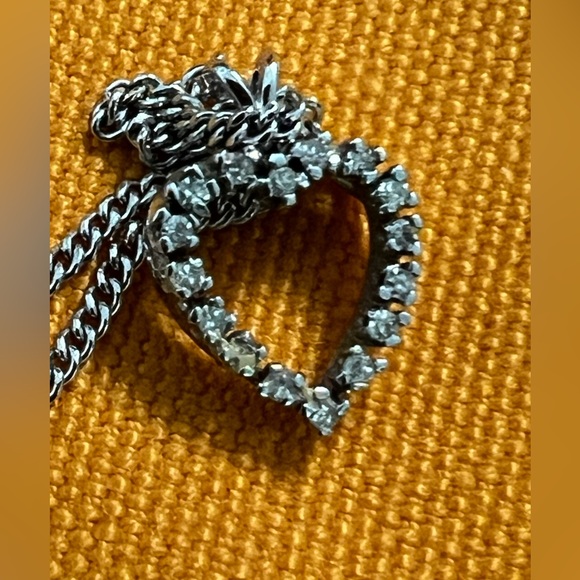 REEDS 14K White Gold Diamond Heart Pendant w/Necklace 18” In Original Box 6.22 g - Picture 2 of 10